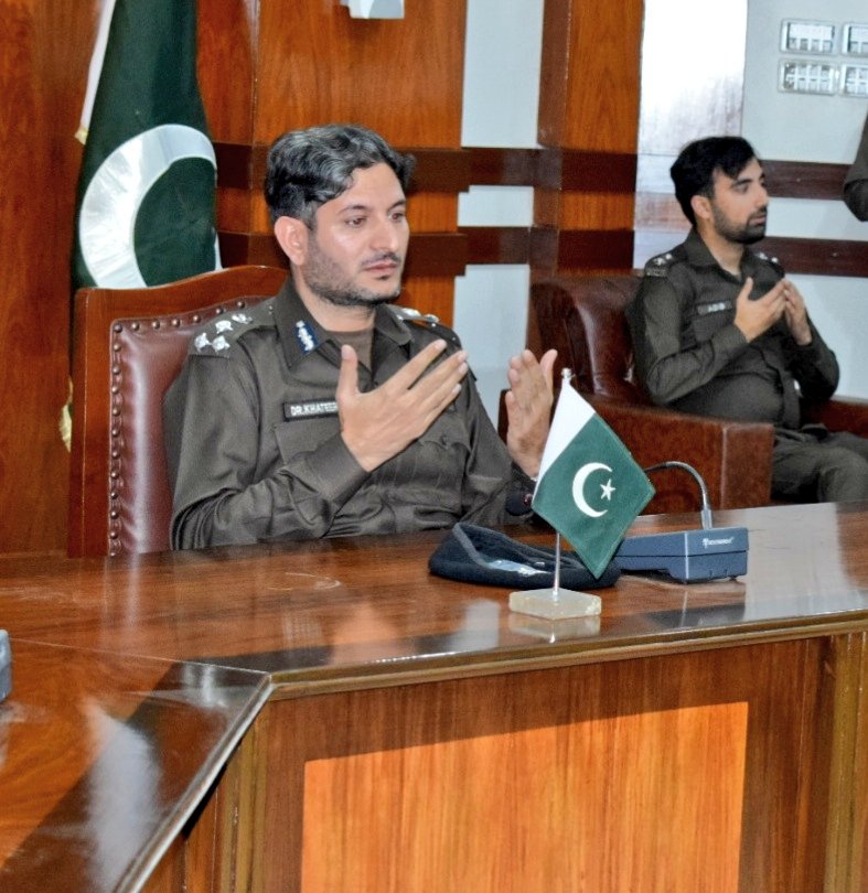 KPRescue1122's tweet photo. پاکستان میں محرم الحرام کا چاند نظرآگیا
 
اللہ تبارک و تعالیٰ نئے اسلامی سال کے موقع پر ہمارے ملک پاکستان پراپنا خاص رحم کرم اور فضل عنایت فرمائے
پاکستان دن دگنی اور رات چگنی ترقی دے اور دشمنوں کی نظروں اور سازشوں سے محفوظ رکھے
آمین یا رب العالمین

ڈاکٹر خطیراحمد
ڈی جی ریسکیو1122 https://t.co/TwbJ13b9DF
