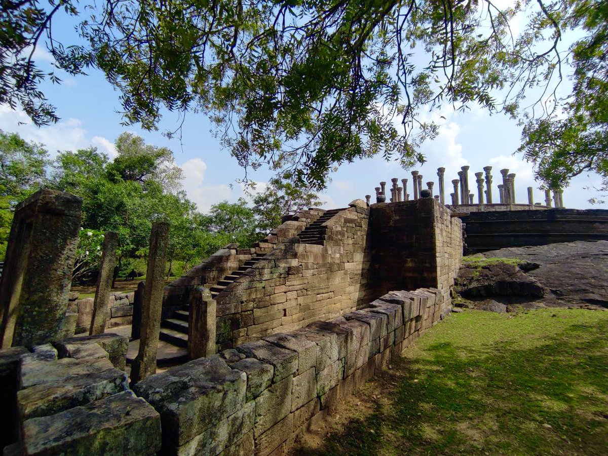 GoshanColo's tweet photo. Medirigiriya Vatadageya is a fascinating historical site located in Sri Lanka. It is a well-preserved circular relic house constructed during the Anuradhapura period, showcasing remarkable architectural prowess.

#medirigiriya #polonnaruwa #culture #heritage #archeologicalsite https://t.co/6wLgvjTDiI