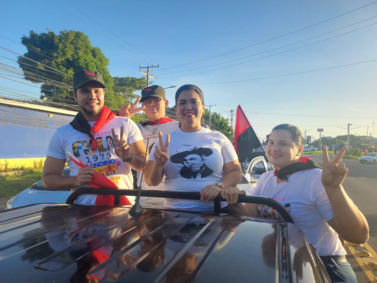 UVMarcosSomarri's tweet photo. ✨UN DÍA LLENO DE AMOR✨

Amanecemos en revolución, en tiempos de victorias. #4419VivaLaRevolución

Conmemoramos otro 19 más ✌️ y #LeónRevolución amanece en una alegre Diana engalanando nuestras calles de rojinegro ❤️🖤 

UV Marcos Somarriba presente saludando el 44/19 https://t.co/osTzln2bkE