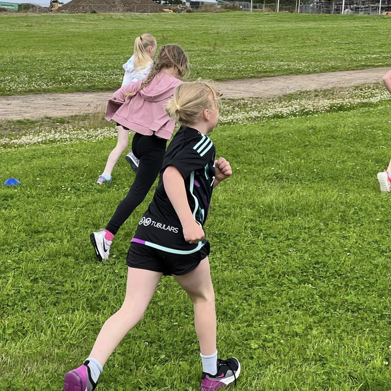 RAMTubulars's tweet photo. Our branding got a special day out last Sunday as part of the Chapelton 1k run. 

Well done to Mark Kerr’s daughters, Chloe and Emily, who completed the run wearing @AberdeenFC’s brand new away kit.

#RAMTubulars #RAMrecycling #RAMpremium #RAMstorage #pipe #products https://t.co/mE8xIBYQ8K