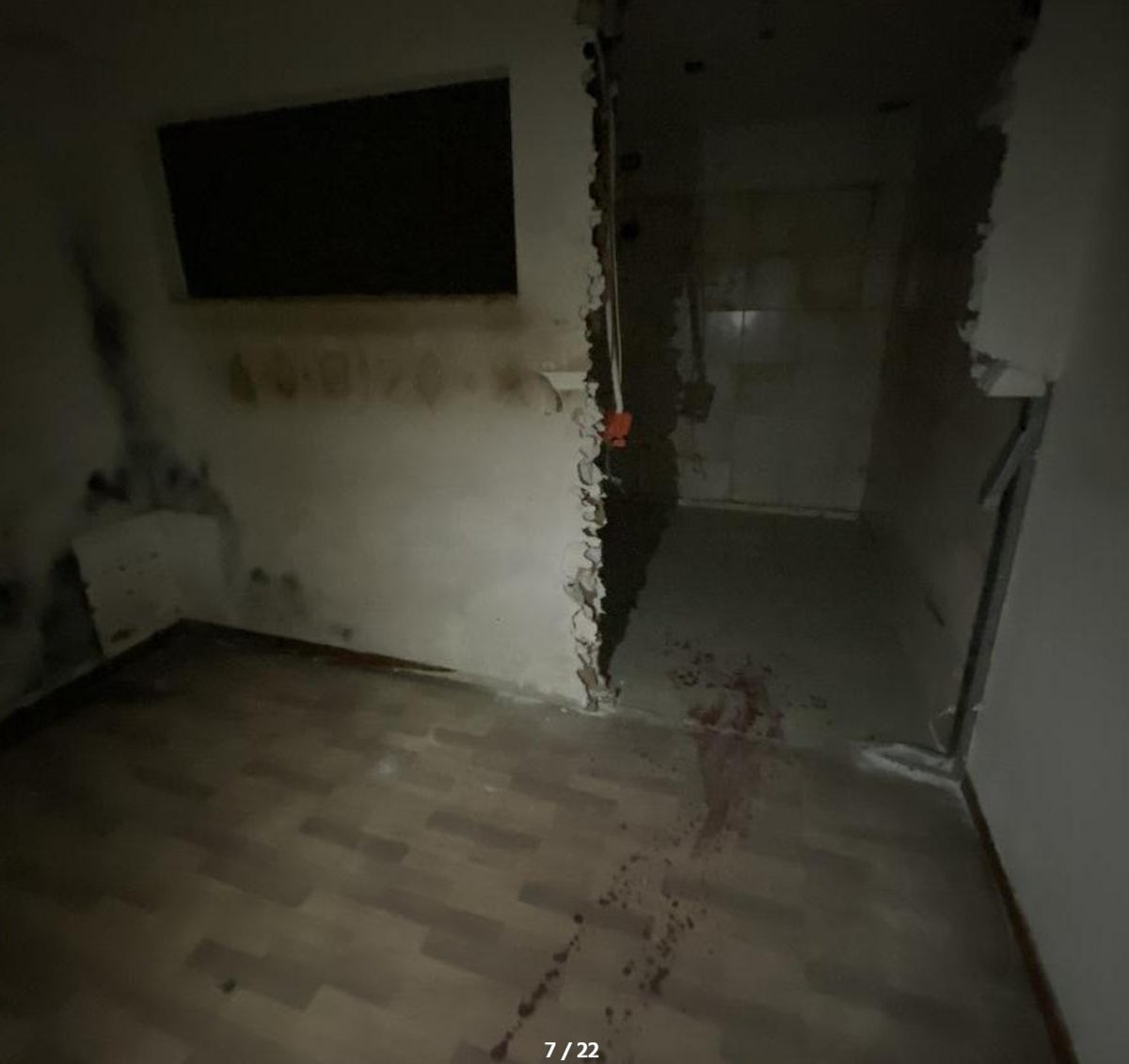 gencardozo's tweet photo. Estaba buscando locales en alquiler y encuentro esto, parece la escena de un crimen💀. https://t.co/Iv7zJUJaSw