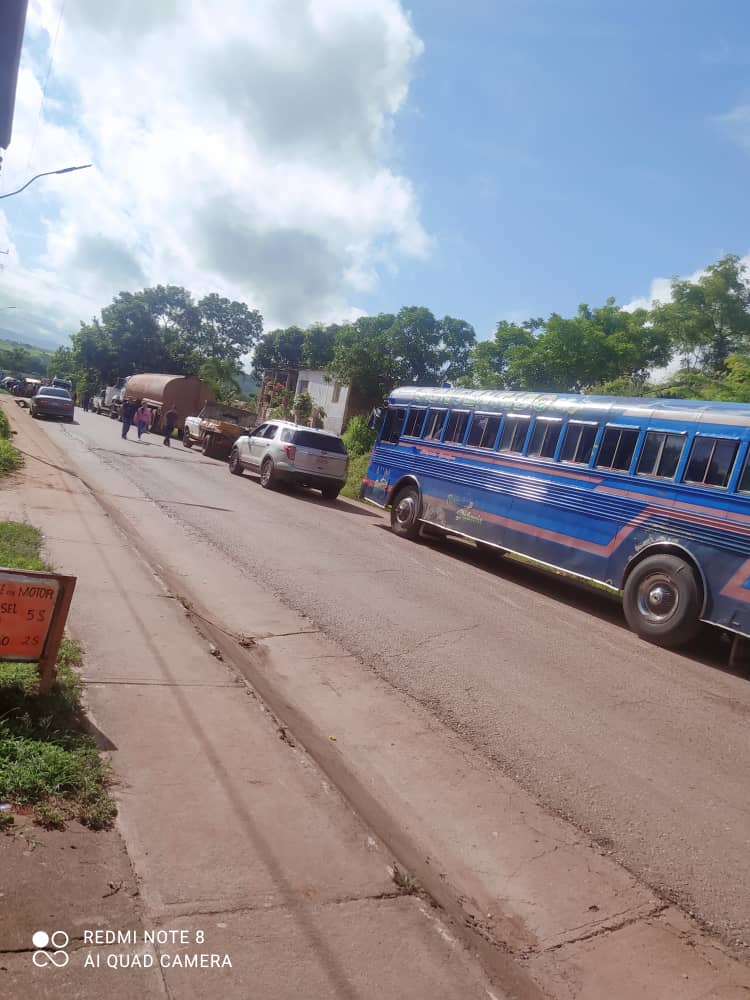 Radiocomunidad.com (@radio_comunidad) on Twitter photo Habitantes del sector Caraquita del Municipio San José, Edo Guarico, cierran las calles y salen a manifestar este miércoles #19Julio después de 12 días sin agua y con frecuentes cortes de electricidad #guarico <a href="/Gob_Guarico/">Gobierno de Guárico</a> <a href="/VenAppSocialRed/">VenAppSocialRed</a> <a href="/NestorLReverol/">Néstor Reverol</a> <a href="/R_MarcoTorres/">Rodolfo Marco Torres</a> Habitantes del sector Caraquita del Municipio San José, Edo Guarico, cierran las calles y salen a manifestar este miércoles #19Julio después de 12 días sin agua y con frecuentes cortes de electricidad #guarico <a href="/Gob_Guarico/">Gobierno de Guárico</a> <a href="/VenAppSocialRed/">VenAppSocialRed</a> <a href="/NestorLReverol/">Néstor Reverol</a> <a href="/R_MarcoTorres/">Rodolfo Marco Torres</a>