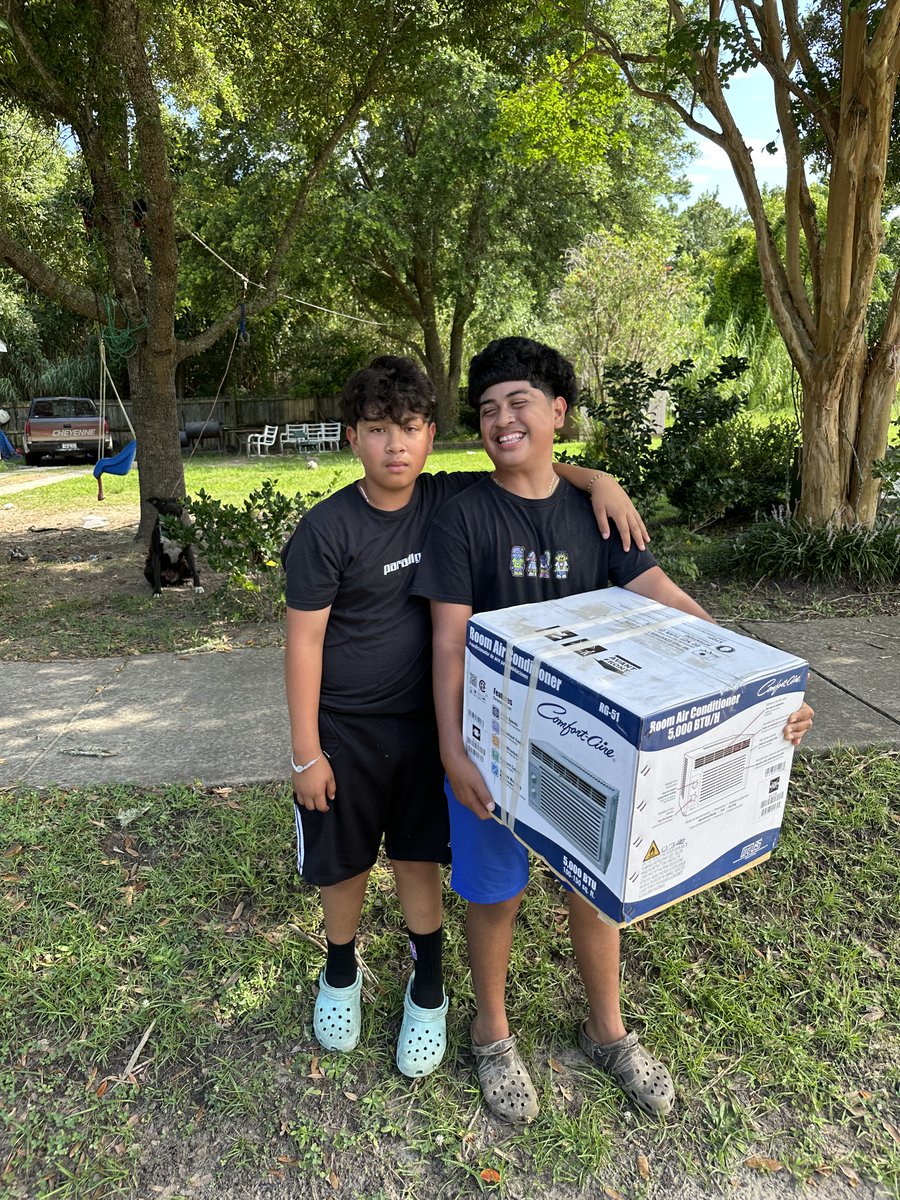 ccsd_mso's tweet photo. The Office Multilingual Services and Outreach Services (MSO) in partnership with Operation Home, a nonprofit organization that helps build strong, stable, and secure military families, has provided over 30 AC units to CCSD families in need this summer! https://t.co/S7pjaruaay