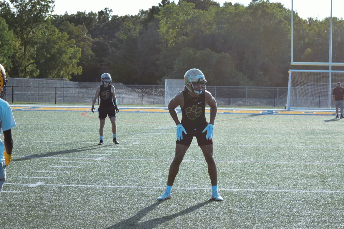 Mighty6Mitch's tweet photo. 7v7 season @pantherfball @MrNRulewicz https://t.co/uhXFwKQ6vv