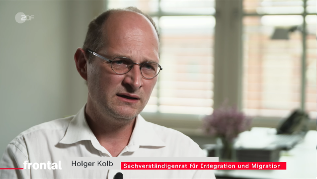 SVR_Migration's tweet photo. Viele ukrainische Geflüchtete werden in 🇩🇪 bleiben. Zeitnah muss klar werden, was nach dem Auslauf des befristeten Schutztitels kommt, so Dr. Kolb von #SVRMigration bei @ZDFfrontal über die Integration 🇺🇦 #Fachkräfte am #Arbeitsmarkt.
🎥 https://t.co/tDFcWBea2J (ab Min 09:15) https://t.co/bVhdB4IKEr