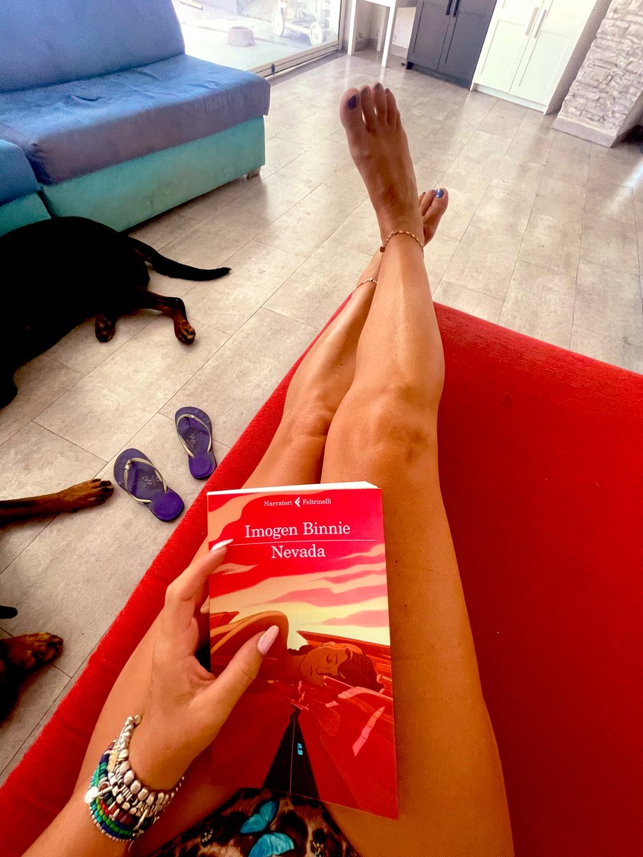 MustErminea's tweet photo. Oggi rubo il “mestiere” alla mitica @rottmelnew e vi consiglio un libro ♥️
Uno bello, intenso, sorprendente.
Nevada di @imogenbinnie
#unlibroperlestate https://t.co/0Rx8au5i2r