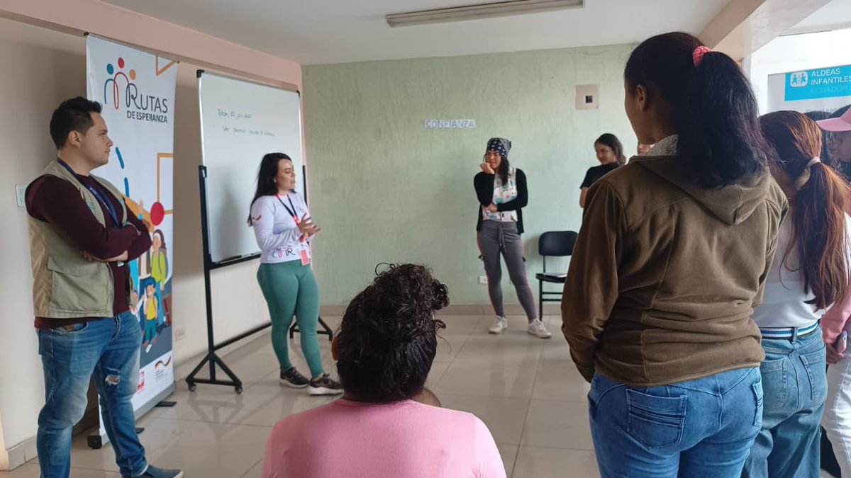 ACNUREcuador's tweet photo. ¡Prevenir la violencia basada en género es una prioridad! 🙌🏼

En #Tulcán, @aldeasosecuador desarrolló una capacitación sobre esta temática para 14 adolescentes forzados a desplazarse, 6 de ellos parte del programa Vivienda Asistida 🏠.

Con el apoyo de @CaritasEcuador y @coopi. https://t.co/1ryaSU4S3M