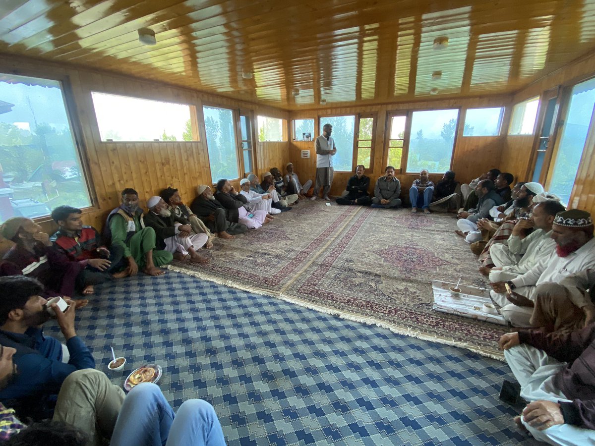 MSaleemParay's tweet photo. Today along with @aminbhat_597 sb, @Haroon_khatana1 sb while visiting Doru town &amp; Gulab Bagh of Doru assembly constituency.
People from different political backgrounds joining our party fold with a hope for better future.
We Stand for our people.
@ghulamnazad 

#JKWithAzad https://t.co/XPcpOOIDDR