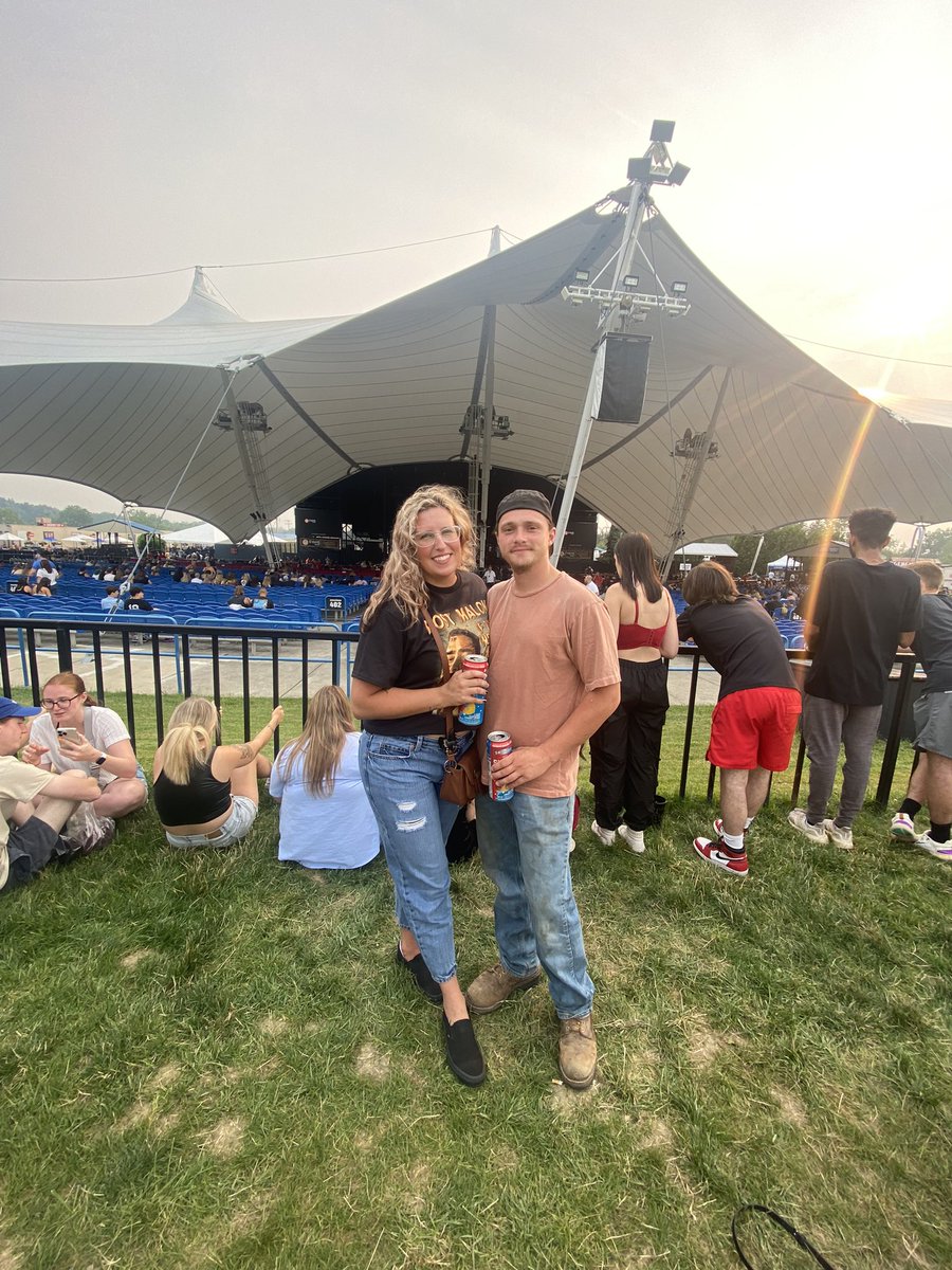 MichaSmith29's tweet photo. Can’t wait for @postmalone https://t.co/2tnvtUbImS