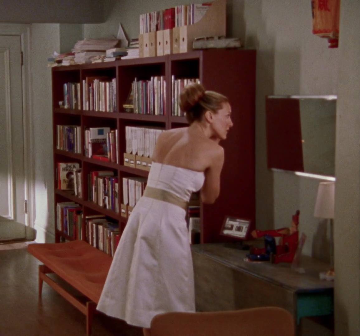 always loved Carrie’s bookshelves, filled with archived magazines 🤍