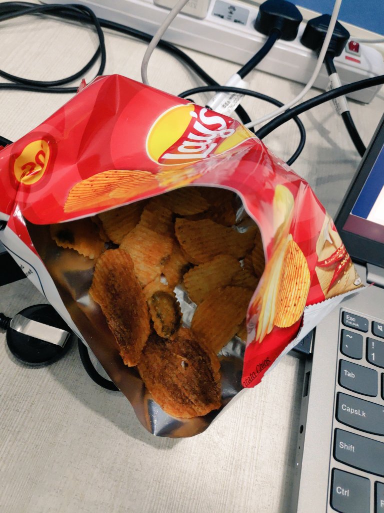 54Dhindsa's tweet image. Recently, I've had a recurring problem with Lays chips, especially the tomato and plain salt flavors. They seem to be over-fried and taste bitter. I expected better quality from Lays, but unfortunately, this issue persists in almost every pack I buy. @Lays_India #QualityIssue
