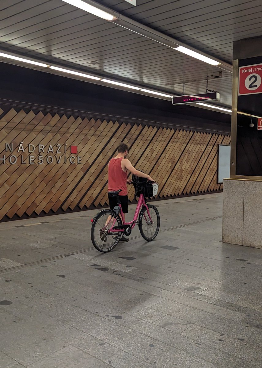 Vrátit rekolo a půjčit si jinde nové ❌
Vzít si rekolo do metra ✅