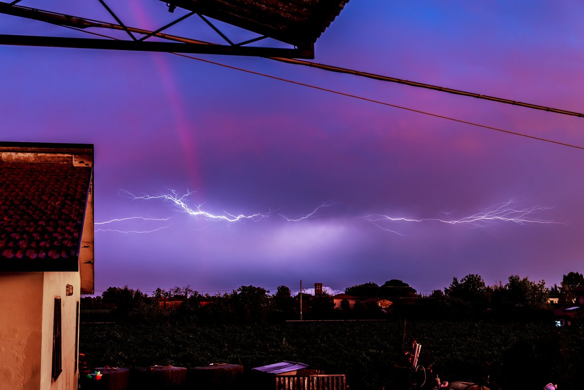 LuXDAmore's tweet photo. @Lightroom Have you ever seen live a double rainbow with a Lightning in it ⚡🌈🌈? I do. https://t.co/XP5TbTeI8o