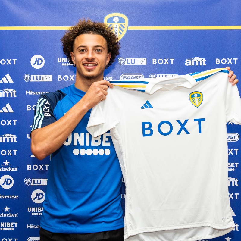 LUFC's tweet photo. 🎁 Win an #LUFC shirt signed by Ethan Ampadu! Click below to enter!