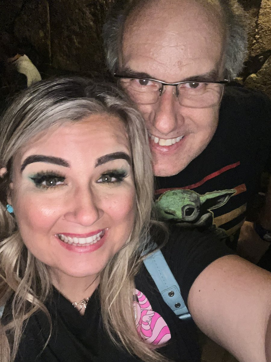 dauntlessdovee's tweet photo. Been such a crazy month…take me back to Disney pleaseeeee #Disneyland #alreadyneedavacay https://t.co/gCagXN4UwE
