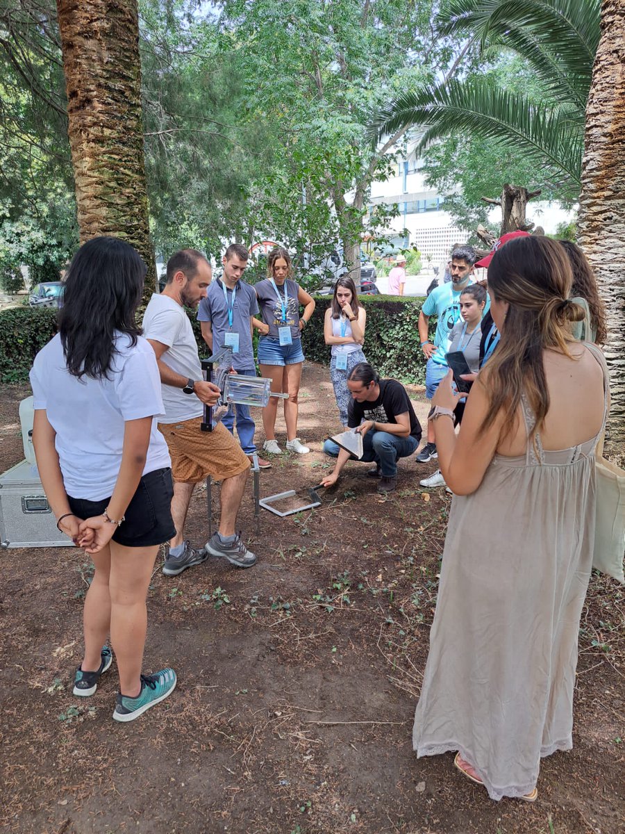 geo_jrc's tweet photo. @BiocienciasGRX A nosotros desde #EGEMAP @gradogeo_ugr lo que más nos ha encantado son los participantes del microcurso de suelos y SIG #CEEBI @BiocienciasGRX ! Eso vale para participar? ❤️😍 https://t.co/RRHyzy8MhV