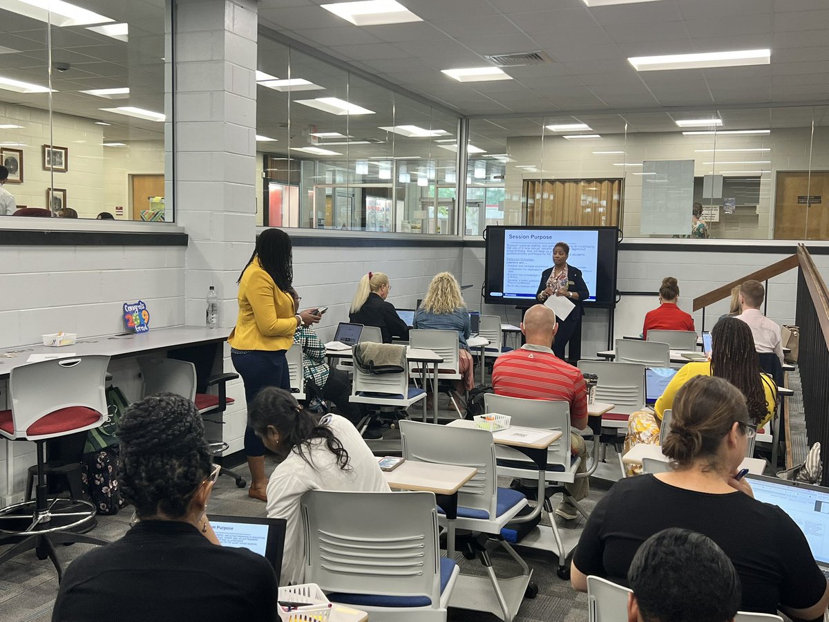 rlwjunio's tweet photo. @ewmanuel_WLMS and @sroyster_erica engage participants in creating hashtags for how they set the standard for post secondary success for all Ss to lead into a discussion around NSC data and CCRG. #NEsts23 @castickney https://t.co/lffOqUcmvh