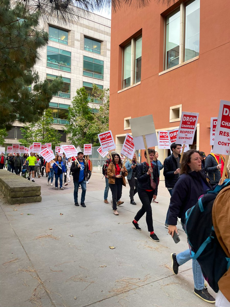irockgnomes's tweet photo. We’re out here supporting @uaw2865 student workers at UCSD who were arrested for allegedly writing “Living Wage Now” in washable chalk to call on UC to stop underpaying their workers!

SHAME on UC!! Drop the charges NOW!! https://t.co/uAwk5LMoDa