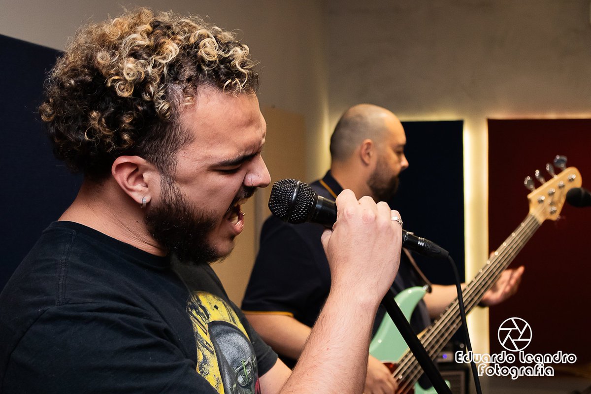 Eduardo_Leandro's tweet image. Banda Outbox - Ensaio
.
Vocal/Guitarra: Guilherme 
.
#vocal #bandaoutbox #Banda #musicos #grunge #grungebh #guitarra #bandabh