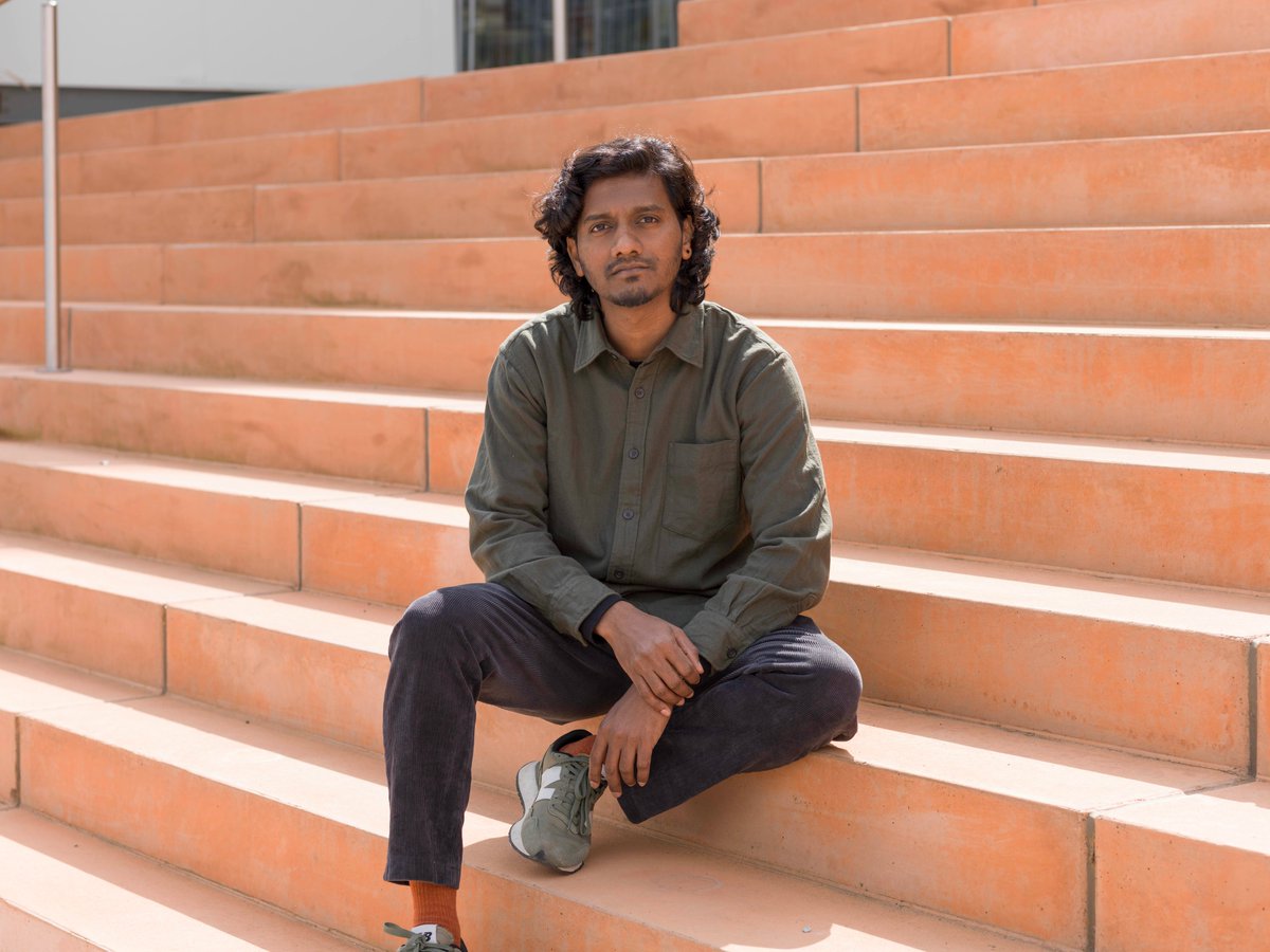 Hayward Gallery, Durjoy Bangladesh Foundation & @KochiBiennale are delighted to announce the winner of the very first DBF-KMB Award - Amol K Patil 👏 𝘛𝘩𝘦 𝘗𝘰𝘭𝘪𝘵𝘪𝘤𝘴 𝘰𝘧 𝘚𝘬𝘪𝘯 𝘢𝘯𝘥 𝘔𝘰𝘷𝘦𝘮𝘦𝘯𝘵 will mark the reopening of our HENI Project Space [9 Oct - 19 Nov]