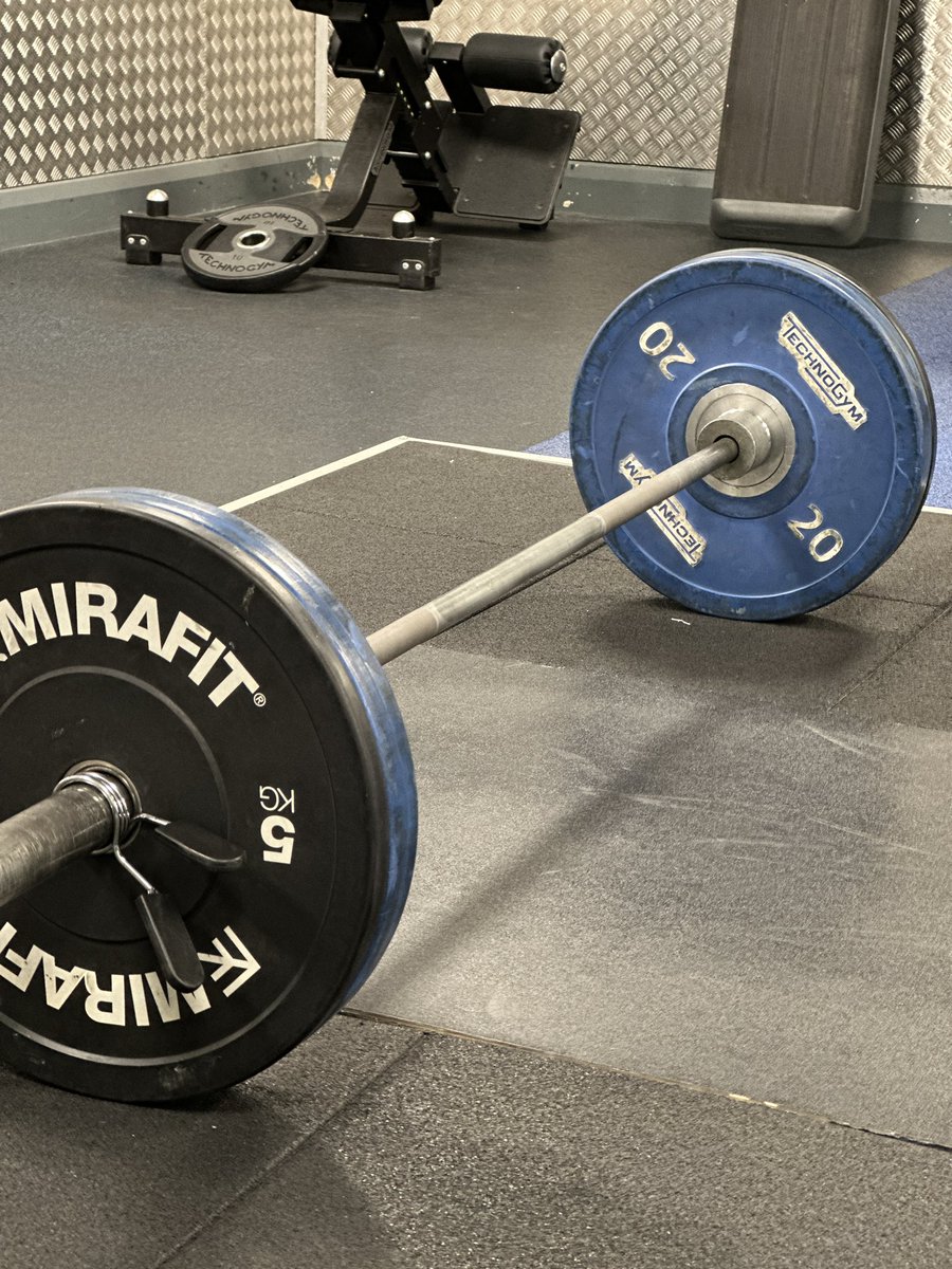 Back in the gym after a fairly long illness and years of no weights… Used to deadlift 140kg so I just need to double up where I am today….