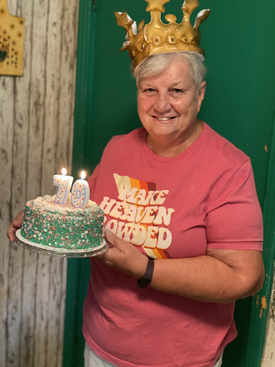 deancantrell405's tweet photo. Today is my mom’s 70th birthday! It’s all about her today ☺️ https://t.co/oeG9Rw34nV