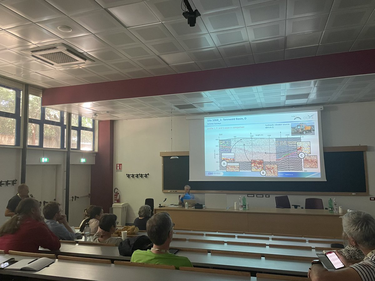 #INQUARoma2023  highlight of Wednesday. Gerald Gabriel gave a keynote presentation about our contribution of reflection seismic surveys in #ICDP #DOVE project. Excellent talk, Gerald!