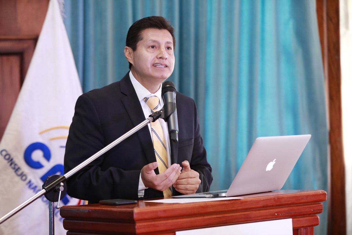 CNEEsmeraldas's tweet image. #ConversatorioVotoTelemático

#StalinCardona, funcionario electoral, destaca que la modalidad cumple con los principios democráticos para garantizar el derecho al Voto de los compatriotas en el exterior: 👇

✅📦 Universal
✅📦 Igualdad 
✅📦 Directo
✅📦 Secreto.