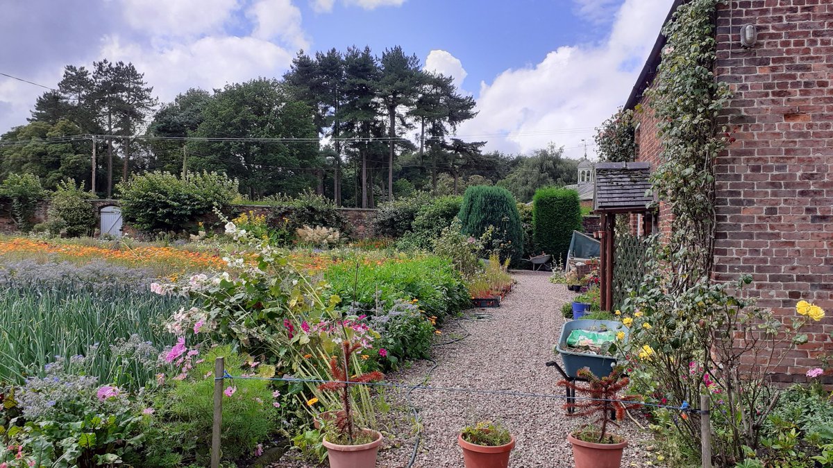 johnwxxiv's tweet photo. Lovely day out at #Rodehall #Cheshire..... #Gardens and house beautiful #daysout https://t.co/EKwTanjykH