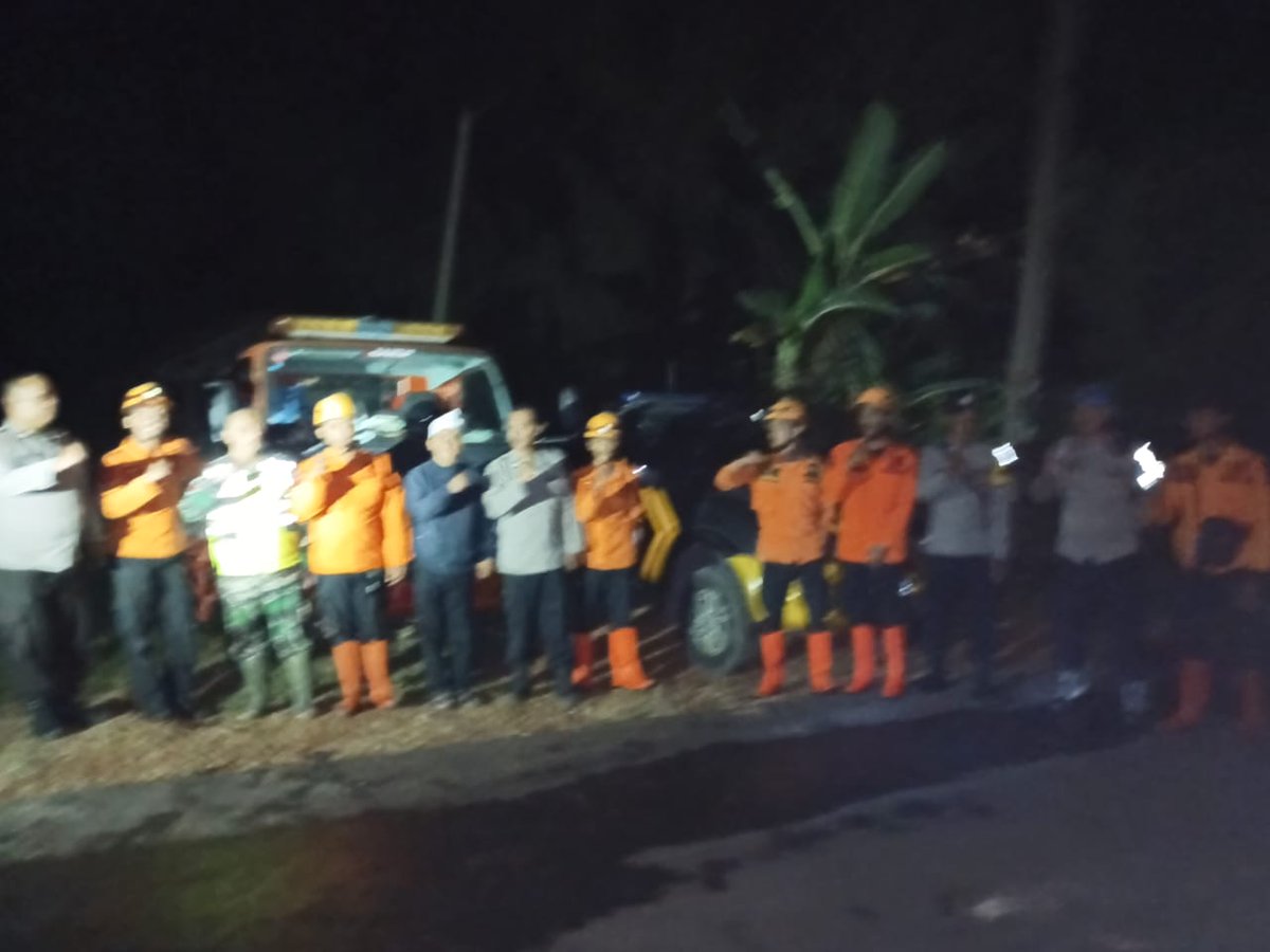 Terima kasih atas semua bantuannya, dari tim <a href="/DamkarSubang/">damkar subang</a> dan pihak dari POLSEK CIJAMBE beserta seluruh warga yg bergotong royong dlm rangka pemadaman api di lokasi kebakaran hutan.

Terima Kasih