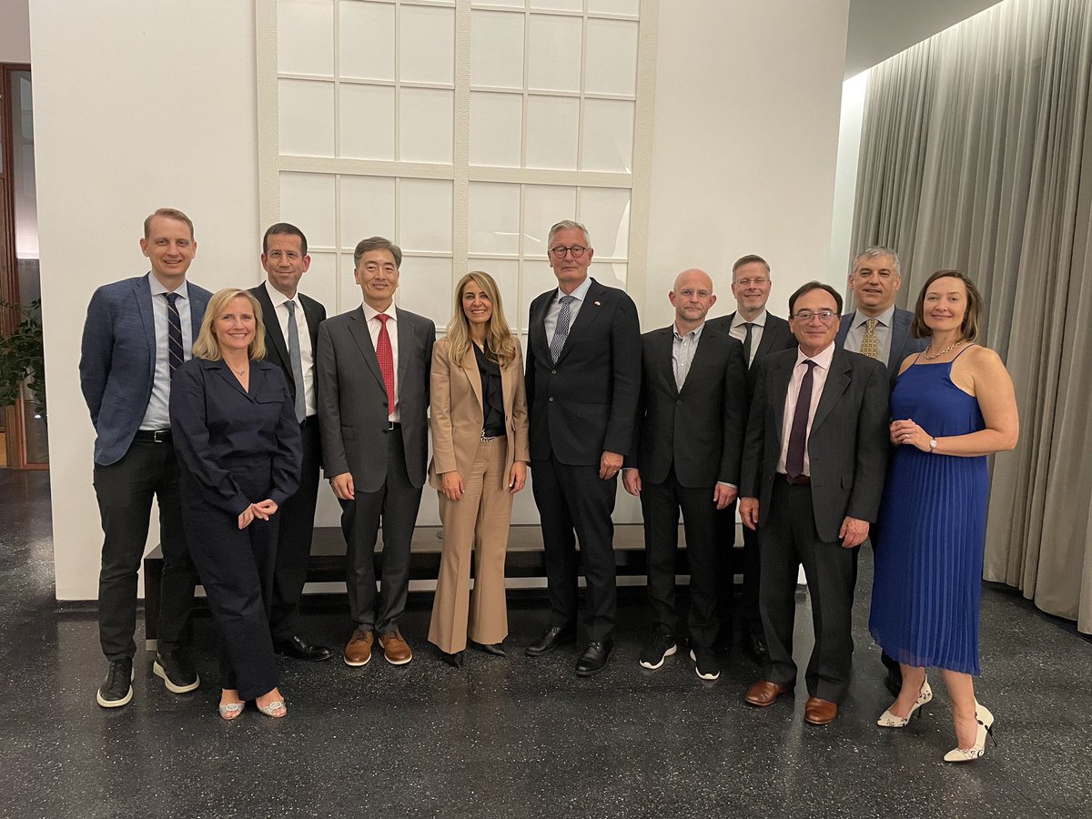 SwissAmbUSA's tweet image. Celebrating @IonQ_Inc's choice of🇨🇭for their Quantum Innovation Center, serving the EMEA region. The company is partnering with @QuantumBasel to establish a Quantum data center and advance quantum applications, deepening the🇨🇭🇺🇸 quantum ecosystems. bit.ly/44SKFWM