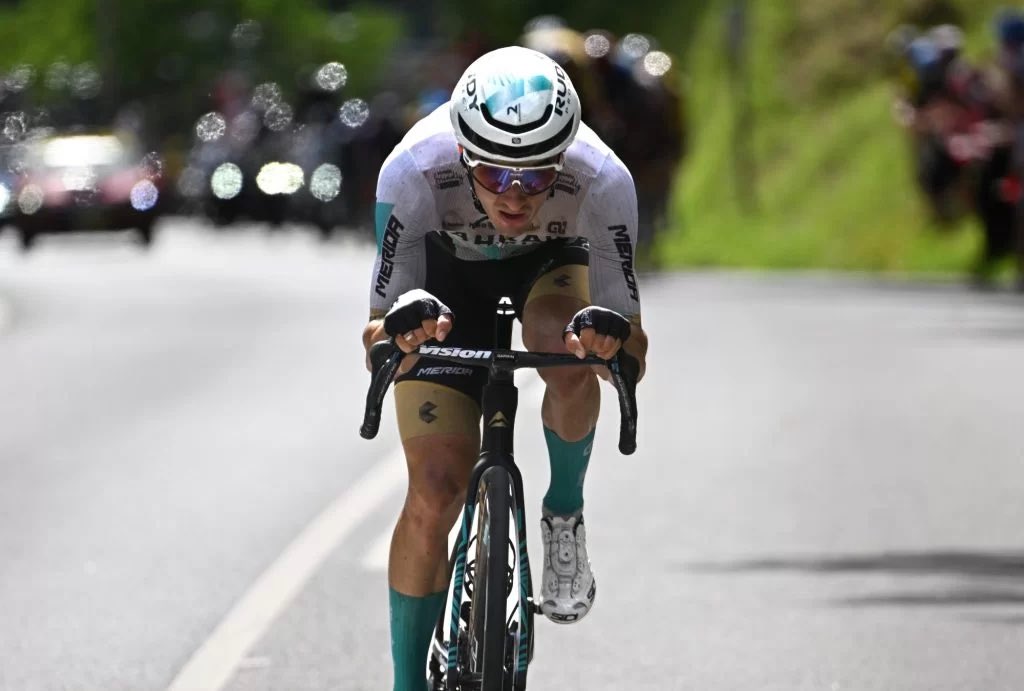 adrianllopisc's tweet photo. Lo de Pello Bilbao en este Tour de Francia es difícil definirlo.

Su ambición ha sido máxima desde la primera etapa.

Ha atacado, ha ganado una etapa, ha estado en fugas de calidad y se ha colocado 6º en la general.

E S P E C T A C U L A R  🙌🏻 https://t.co/iCtFuFHSsr