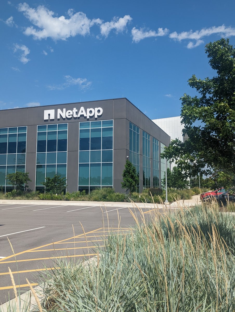 WSUEngineering's tweet photo. Earlier this week, some of our #CoE students who are working at @NetApp gave us a tour! We got to see the amazing facility that’s housed on our Innovation Campus, as well as its eye-catching views.🥇💚#WichitaState #WSUengineering #WSUviews https://t.co/tmm09ZZDHA