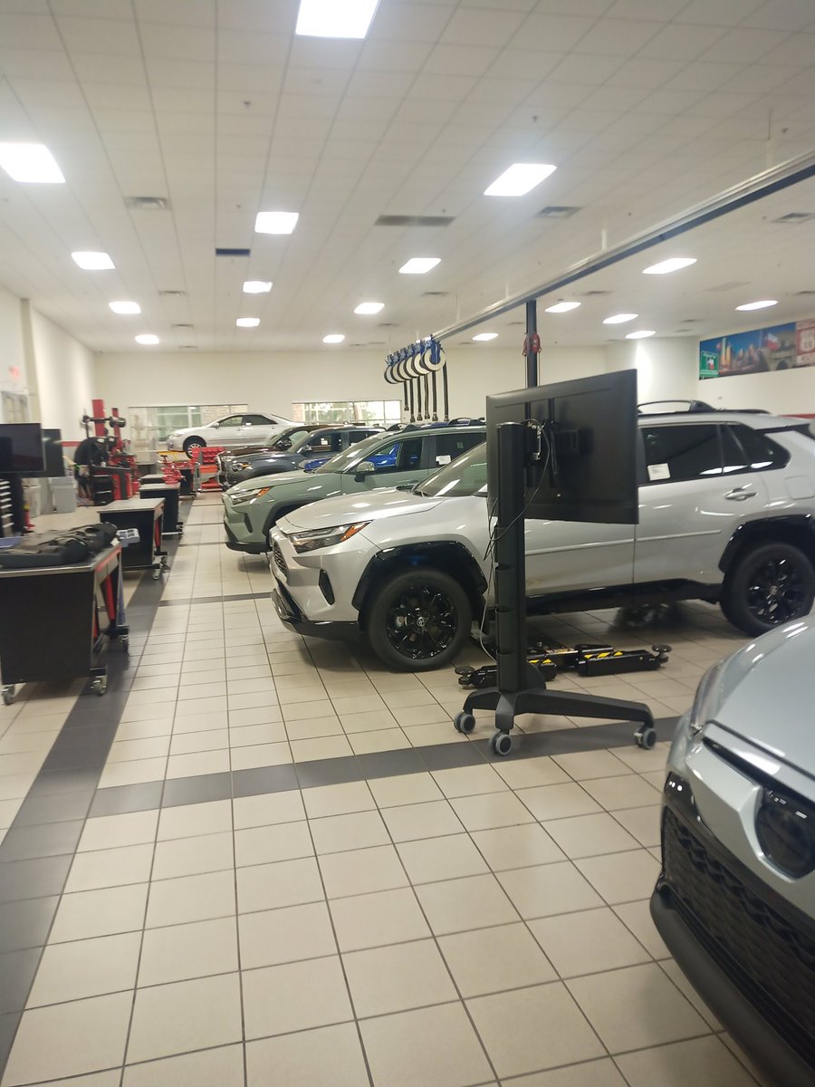 k_gaas's tweet photo. TIVA... Getting electrical training with Toyota. https://t.co/WYGdXKKGwn