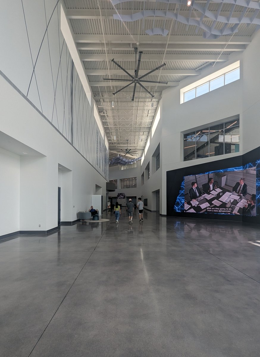 WSUEngineering's tweet photo. Earlier this week, some of our #CoE students who are working at @NetApp gave us a tour! We got to see the amazing facility that’s housed on our Innovation Campus, as well as its eye-catching views.🥇💚#WichitaState #WSUengineering #WSUviews https://t.co/tmm09ZZDHA