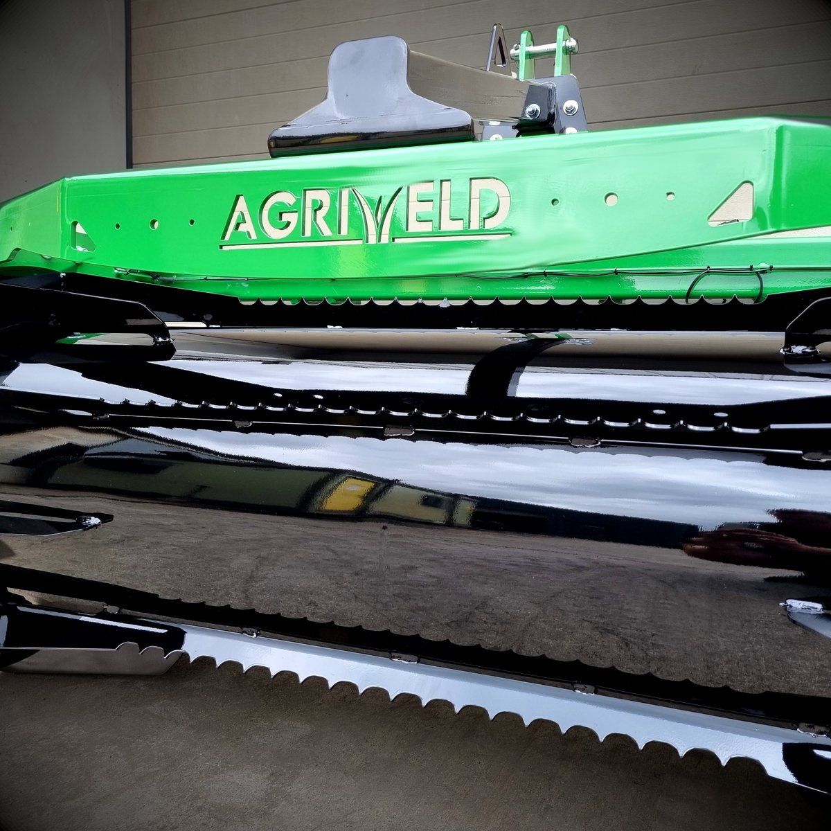 AgriweldLtd's tweet photo. Another day another Swath Roller leaves us. This one looking the business in Black and Green.
These are flying out the doors for harvest. Drop us a line today to get yours ordered!
#agriweld #swathroller #agco #masseyferguson #farm #farming #arable #swath #corn #cereals https://t.co/PSv3RX0Efh