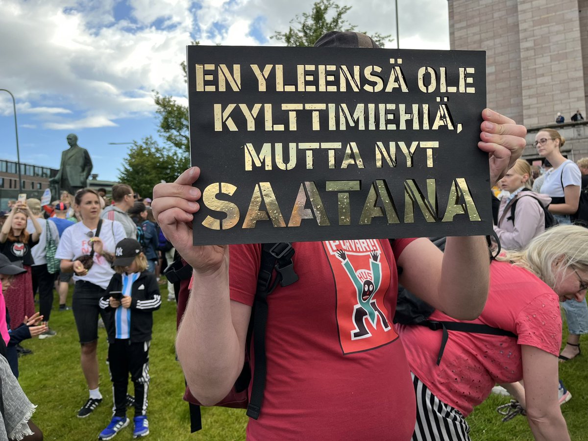 Päivän paras. Voin yhtyä. #nollatoleranssi #RasistitUlos