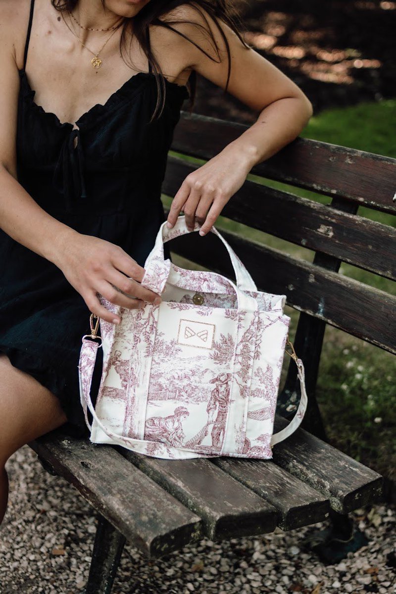 maanon_plt's tweet photo. All you need is bag https://t.co/D6O1TWFK6W https://t.co/KsJxhV41IE