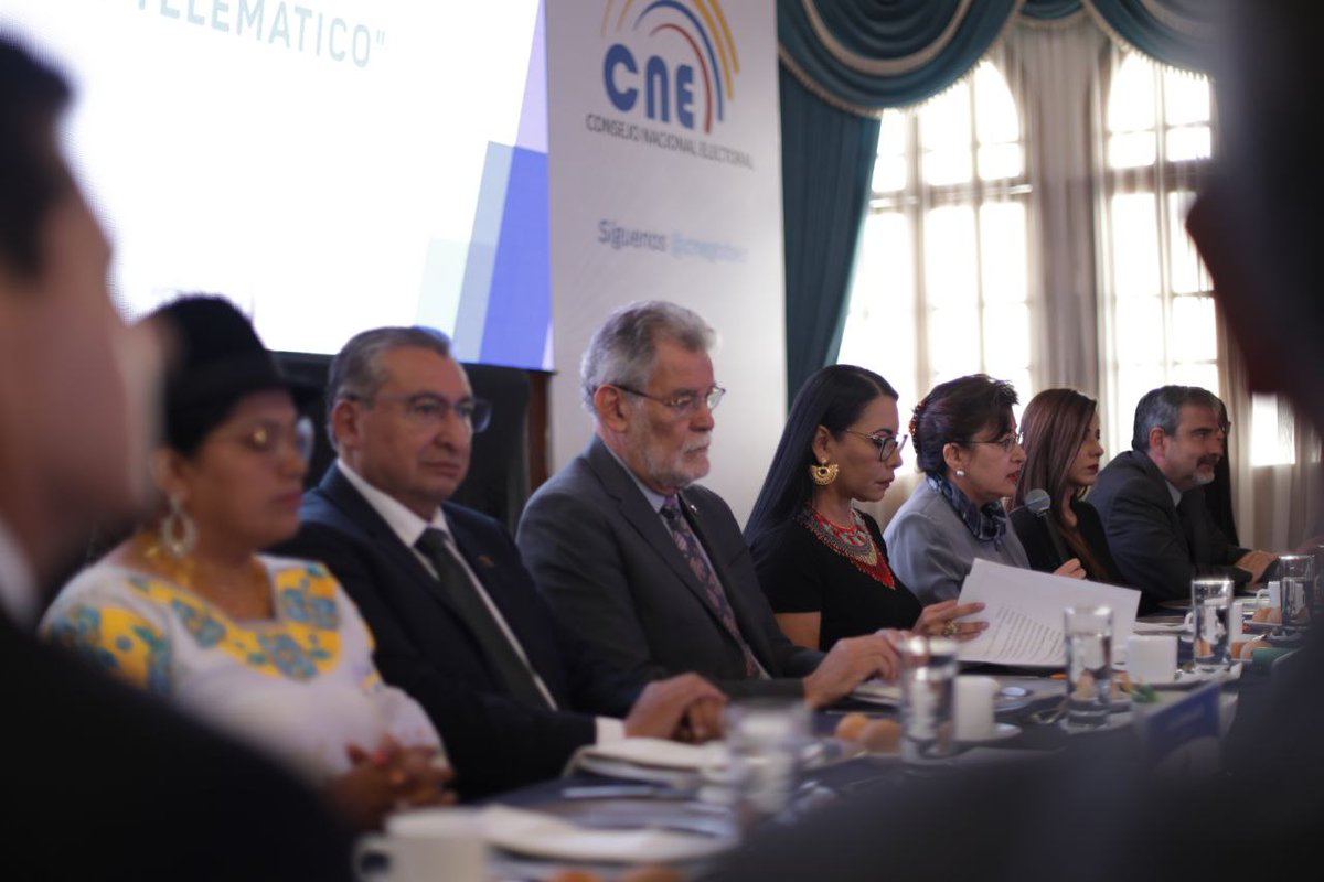 CNEManabi's tweet image. #StalinCardona: El sistema de #VotoTelemáticoEnElExterior🌐cumple con los principios:

 ➡️Universal
 ➡️Igualitario
 ➡️Directo
 ➡️Secreto

#ConversatorioVotoTelemático 🗣️