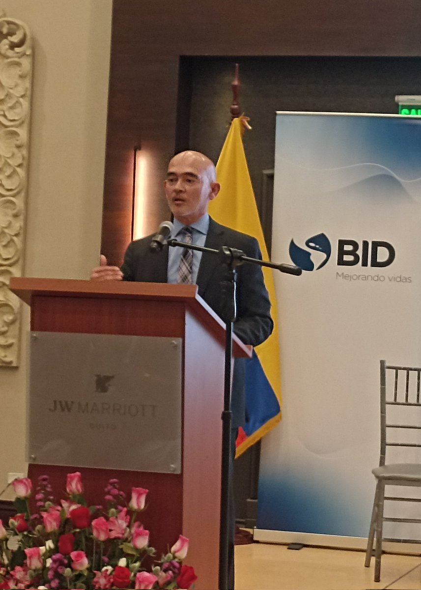 ViceminEnergia's tweet photo. @CancilleriaEc @Produccion_Ecu @el_BID El representante de @el_BID, Juan Carlos de la Hoz, recalcó que el lanzamiento de la hoja de ruta representa el compromiso del Gobierno Nacional con la descarbonización y del desarrollo de alternativas energéticas a largo plazo".

#EnergíaConPropósito
#NuestroTrabajoContinúa https://t.co/l8Rjsmfxdy