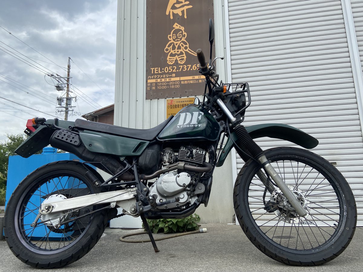 bike_samurai's tweet photo. この #バイク 知ってる?
#迷彩
#カモフラ
#何があっても助かりそうな雰囲気のバイク
#オフロード
#オフ車
#200cc
#入荷
#中古車
#在庫
#スズキ
#df200e
#ジェベル
#ジェベル200
#バイク旅 https://t.co/TBXyrNxltD