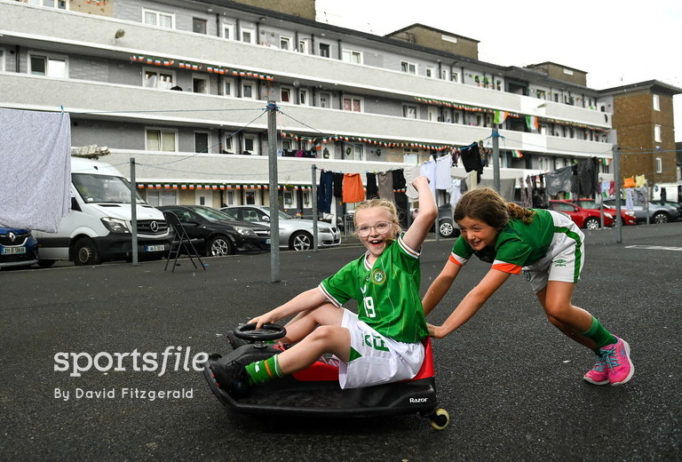Ringsend is Ready! 💚 Republic of Ireland supporters Quinn Murphy and Jessica Lyons in Ringsend ahead of the Republic of Ireland's opening game of the FIFA Women's World Cup 2023 against Australia tomorrow. 📸 @sportsfiledfitz sportsfile.com/more-images/77…