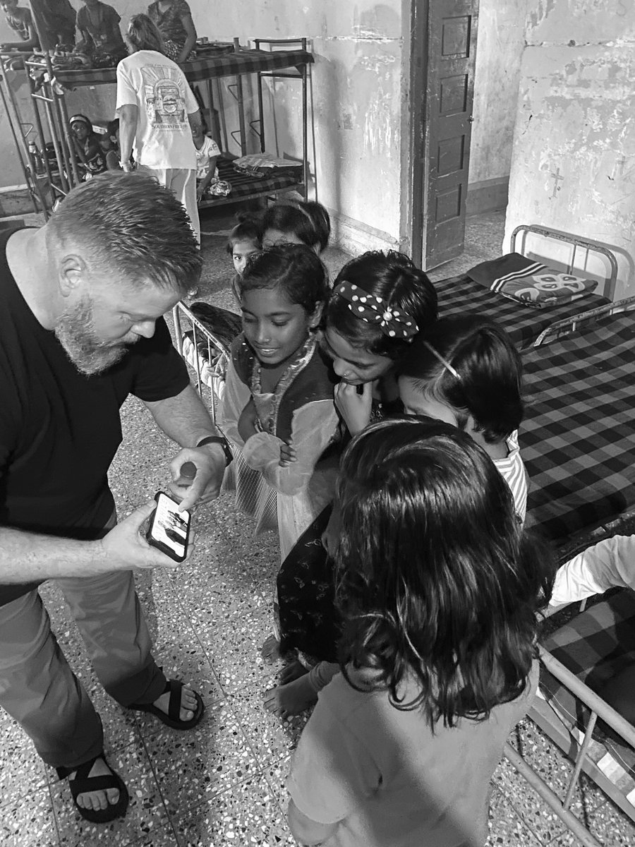bpalm5's tweet photo. “Go change the world one heart at a time” Beyond grateful for these two elite humans who trusted me to take them to the other side of the world to a place they had never seen. #theysaidyes https://t.co/iMf7mIVBtM