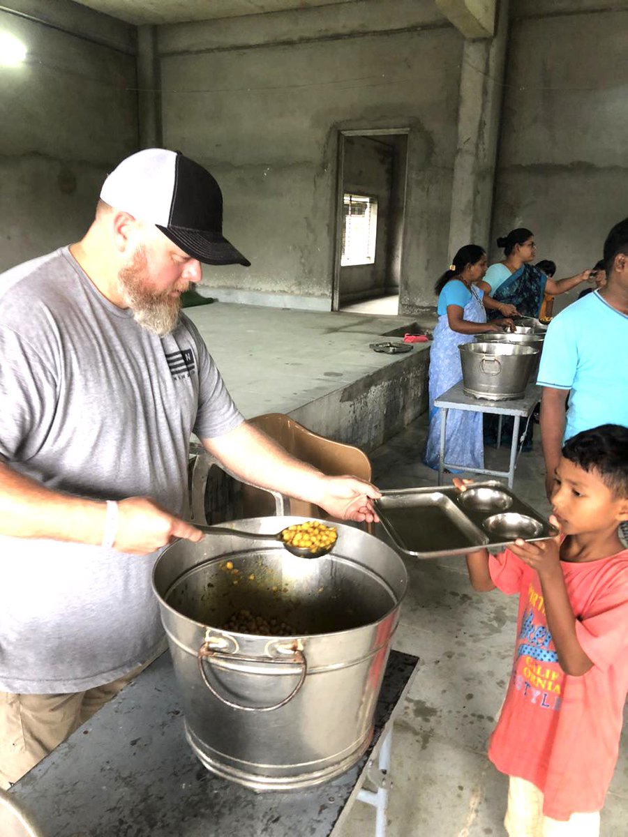 bpalm5's tweet photo. “Go change the world one heart at a time” Beyond grateful for these two elite humans who trusted me to take them to the other side of the world to a place they had never seen. #theysaidyes https://t.co/iMf7mIVBtM