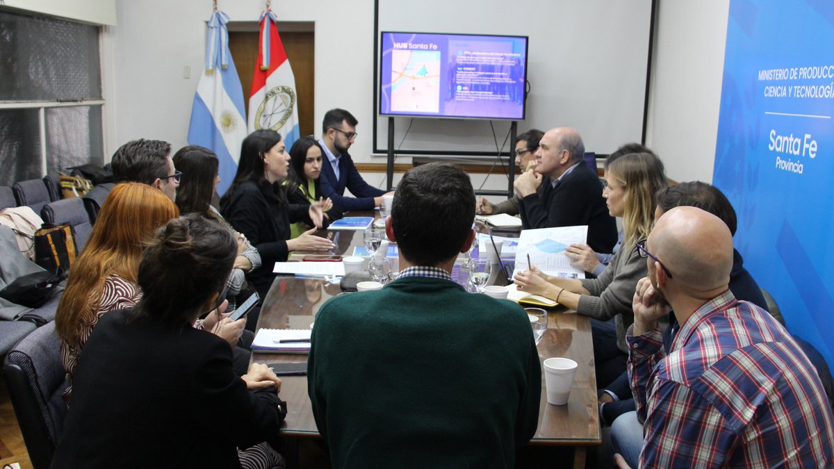 CienciaSantaFe's tweet photo. #HubBio | Recibimos la visita de representantes de @el_BID y del BID Lab
🌎 Realizamos una reunión en la sede de @ProduccionSF, para exponer los lineamientos y el alcance del Hub Bio santafesino. Fue encabezado por la secretaria @BaimaMarina. https://t.co/W49ojdrnte