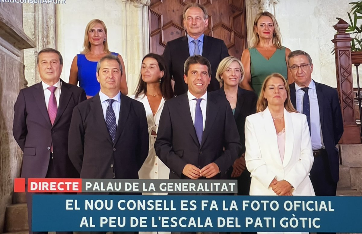 Caparros1986's tweet photo. Sols una membre ha promés en valencià…

#plorarem #SíalValencià https://t.co/ZDWvaUHdzy