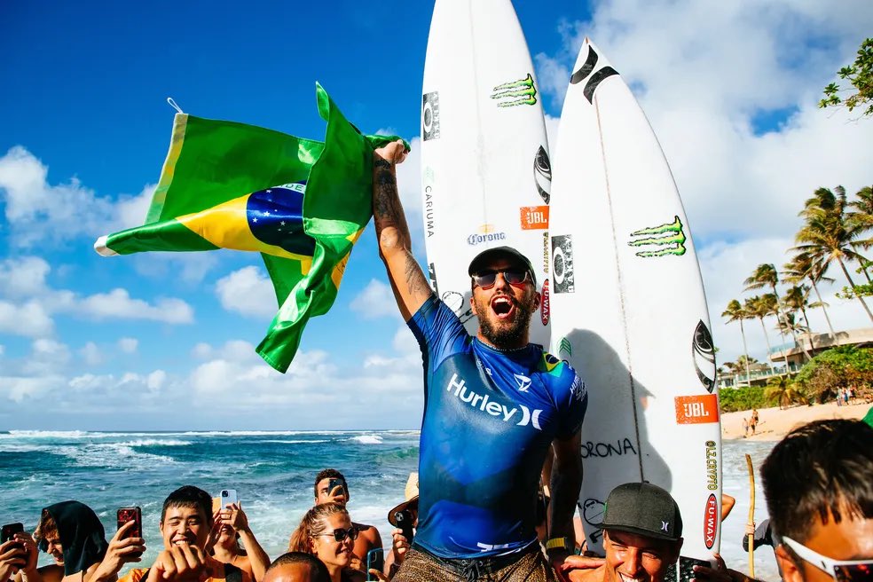 piuesportes's tweet photo. WSL 2023 - MASCULINO 🏄

🏆Pipeline: 🇦🇺 Jack Robinson
🏆Sunset: 🇧🇷 Filipe Toledo
🏆Peniche: 🇧🇷 Chumbinho
🏆Bells: 🇦🇺 Ethan Ewing
🏆Margaret: 🇧🇷 Gabriel Medina
🏆Ranch: 🇺🇸 Griffin Colapinto
🏆El Salvador: 🇧🇷 Filipe Toledo
🏆Saquarema: 🇧🇷 Yago Dora
🏆J-Bay: 🇧🇷 Filipe Toledo

🔥⚡️ https://t.co/CBhjQ1xX3j