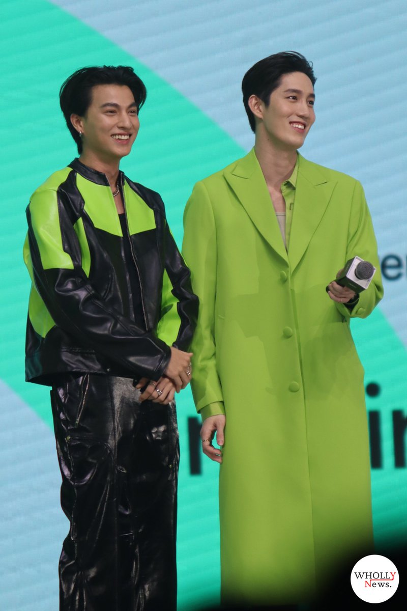 whollynews's tweet photo. ต่อ ธนภพ และ กลัฟ คณาวุฒิ ในงาน #15thAnniversaryofOPPOThailand ช่วงโชว์ พร้อมเปิดตัวสมาร์ทโฟน The Portrait Expert รุ่นล่าสุด OPPO Reno10 Series 5G #OPPOReno10Series5G_th #ThePortraitExpert #OPPOEncoAir3Pro_TH
#ใกล้กว่าโดดเด่นกว่า
#thanapob_lee
#GulfKanawut
#กลัฟคณาวุฒิ https://t.co/itQuStq8a0