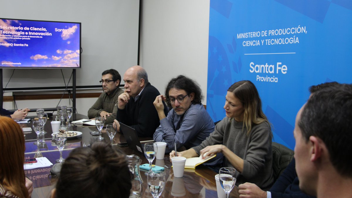 CienciaSantaFe's tweet photo. #HubBio | Recibimos la visita de representantes de @el_BID y del BID Lab
🌎 Realizamos una reunión en la sede de @ProduccionSF, para exponer los lineamientos y el alcance del Hub Bio santafesino. Fue encabezado por la secretaria @BaimaMarina. https://t.co/W49ojdrnte
