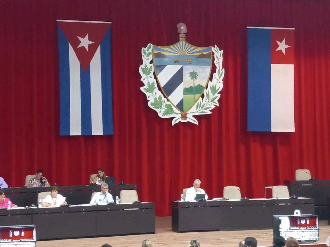 ShadowsOfGreys's tweet photo. Un verdadero revolucionario no descansa 🇨🇺 @DiazCanelB
Siempre tiene compromisos con la Patria ♥

¡La Revolución cubana no se detiene! https://t.co/9D0L0kQz3T